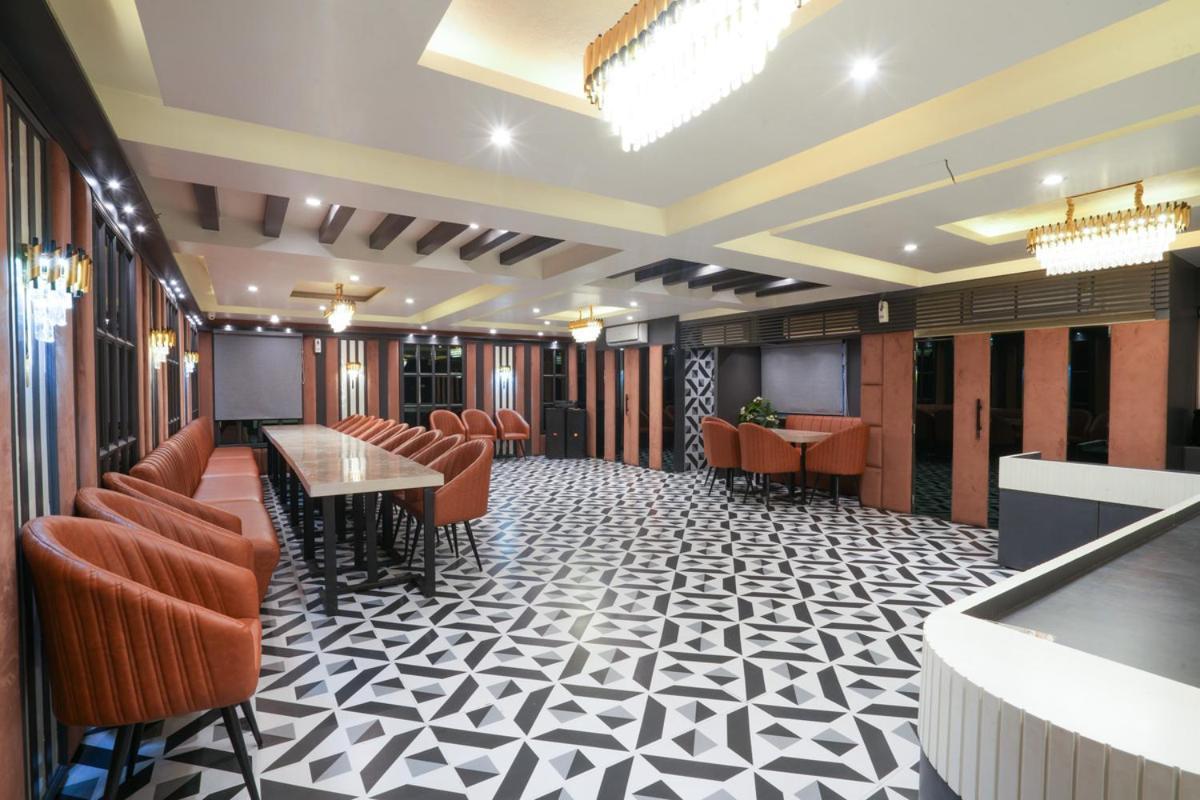 Hotel Square 36 Kota  Extérieur photo