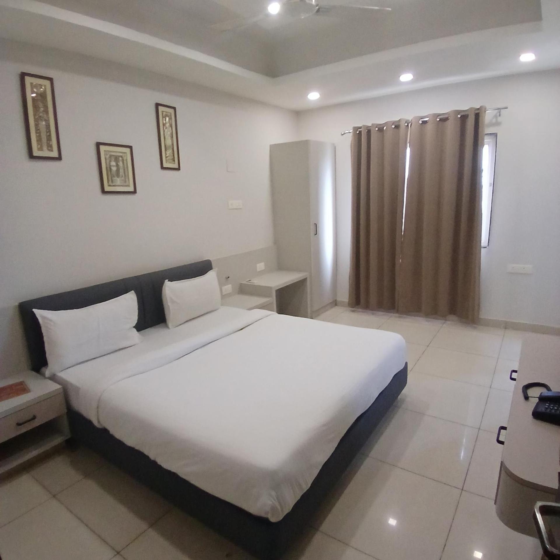 Hotel Square 36 Kota  Extérieur photo