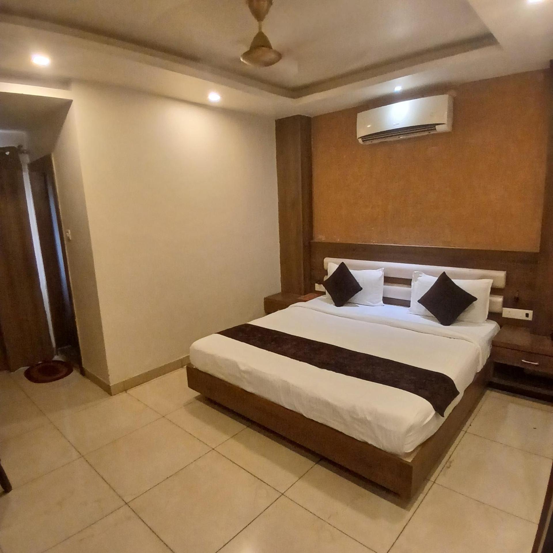 Hotel Square 36 Kota  Extérieur photo