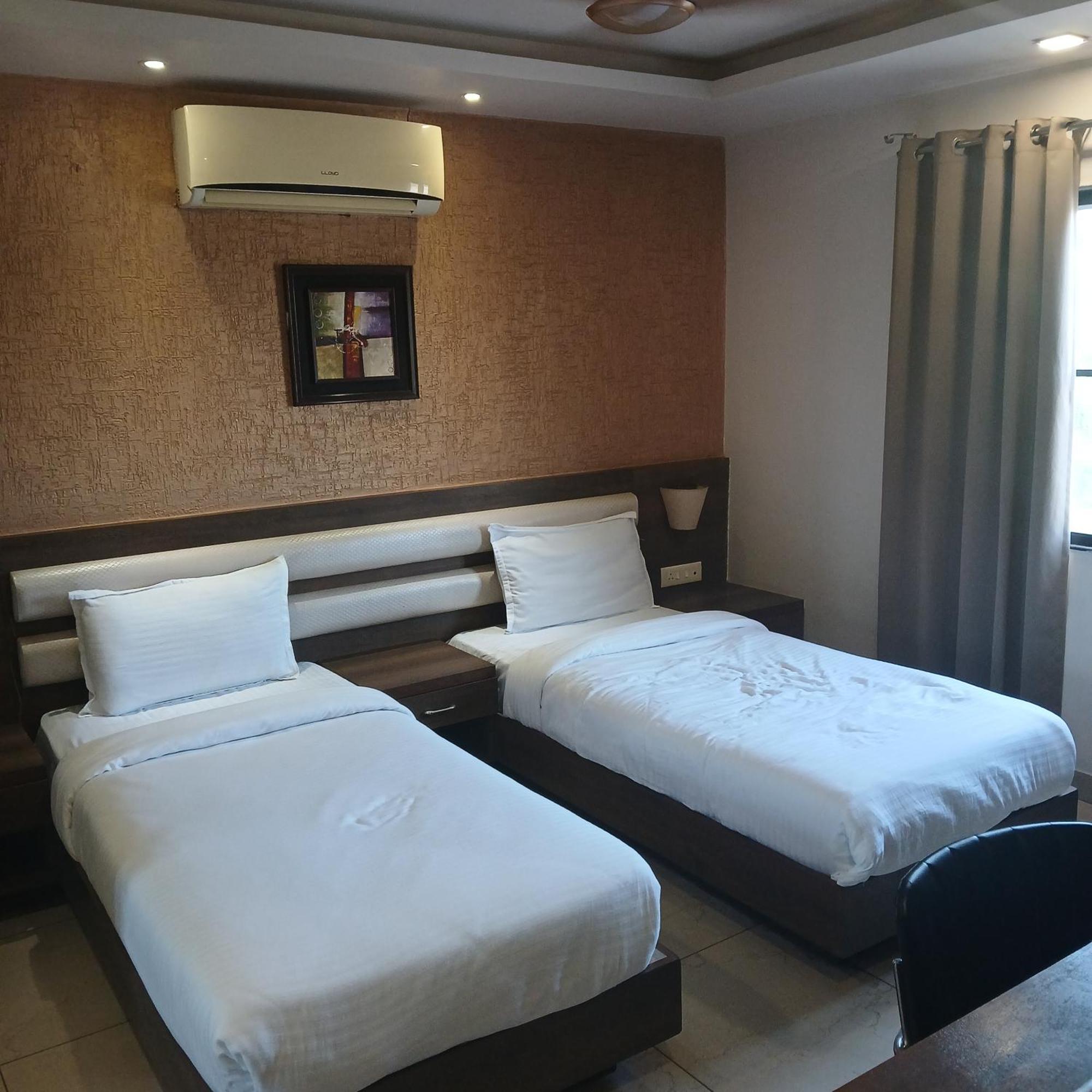 Hotel Square 36 Kota  Extérieur photo