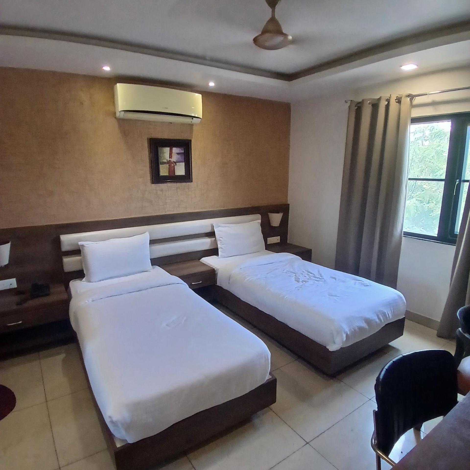 Hotel Square 36 Kota  Extérieur photo